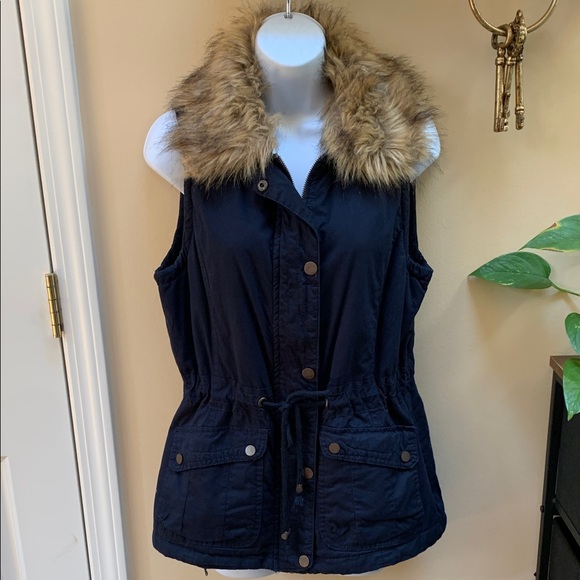 Women's Navy Puffer vest with Faux Fur Collar - Picture 1 of 10